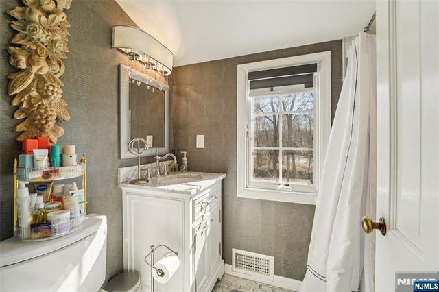 118 Lakewood Avenue, Ho-ho-kus, NJ 07423