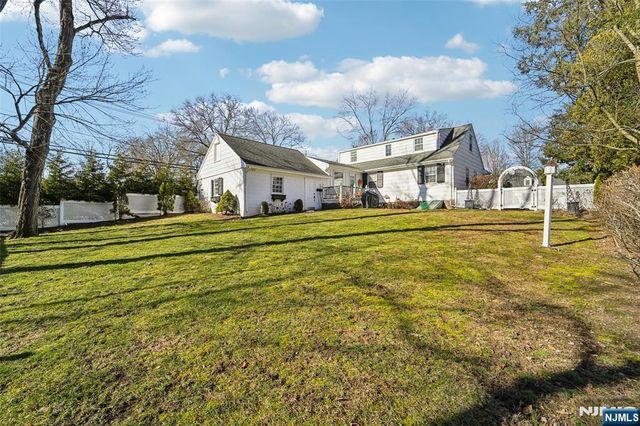 118 Lakewood Avenue, Ho-ho-kus, NJ 07423