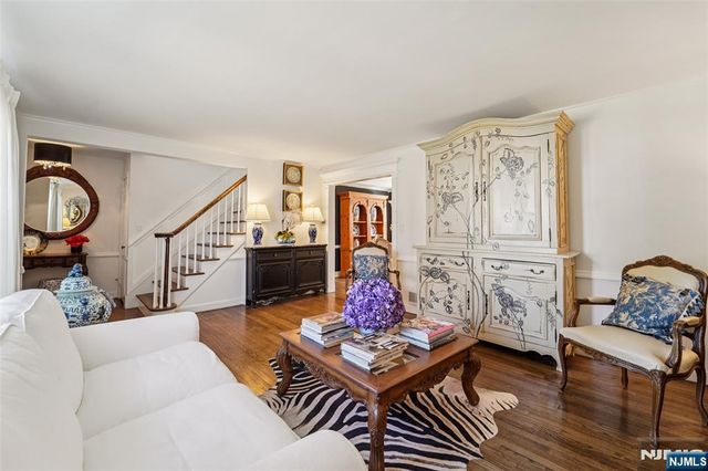 118 Lakewood Avenue, Ho-ho-kus, NJ 07423