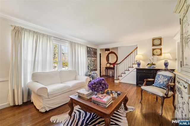 118 Lakewood Avenue, Ho-ho-kus, NJ 07423