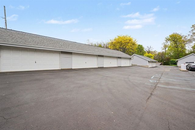 355 W Columbia Avenue 104, Battle Creek, MI 49015