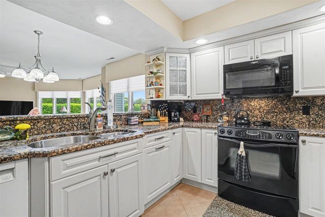 355 W Columbia Avenue 104, Battle Creek, MI 49015