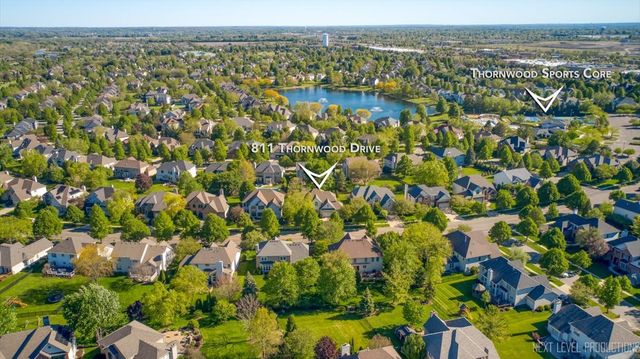 811 W Thornwood Drive, South Elgin, IL 60177