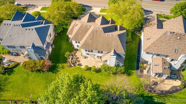 811 W Thornwood Drive, South Elgin, IL 60177
