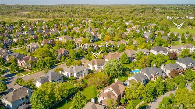 811 W Thornwood Drive, South Elgin, IL 60177
