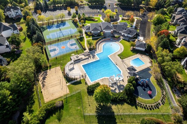 811 W Thornwood Drive, South Elgin, IL 60177