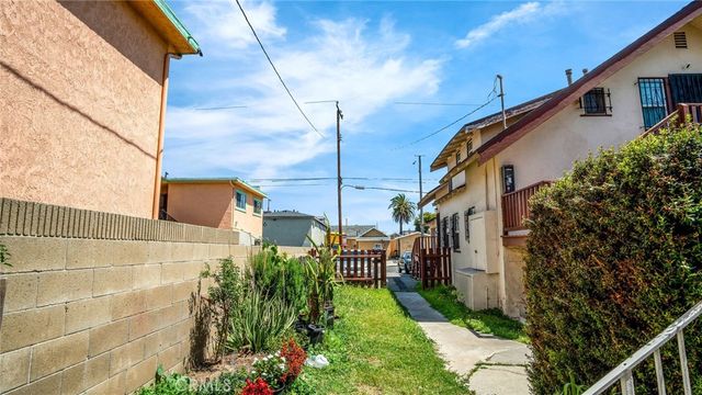 1423 Martin Luther King Jr Avenue 3, Long Beach, CA 90813