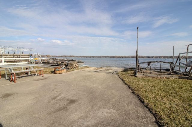 5374 S County Rd 210, Knox, IN 46534