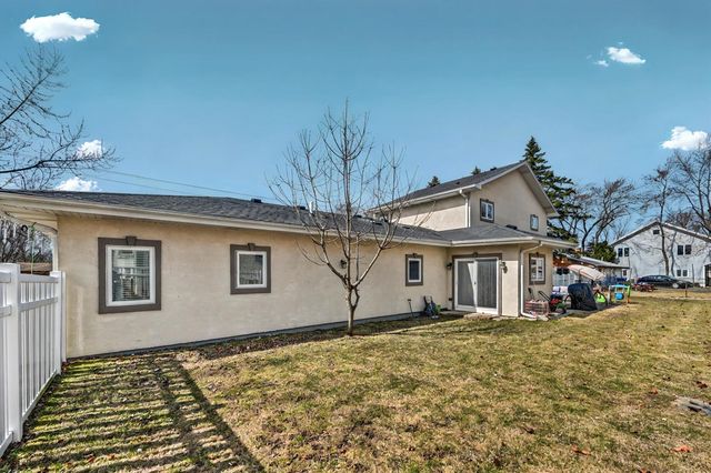 227 S Walnut Lane, Schaumburg, IL 60193