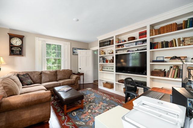 1 Main Street, Essex, MA 01929