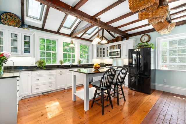 1 Main Street, Essex, MA 01929