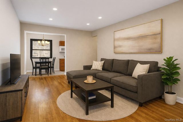 113 15th Street 1C, Garden City, NY 11530