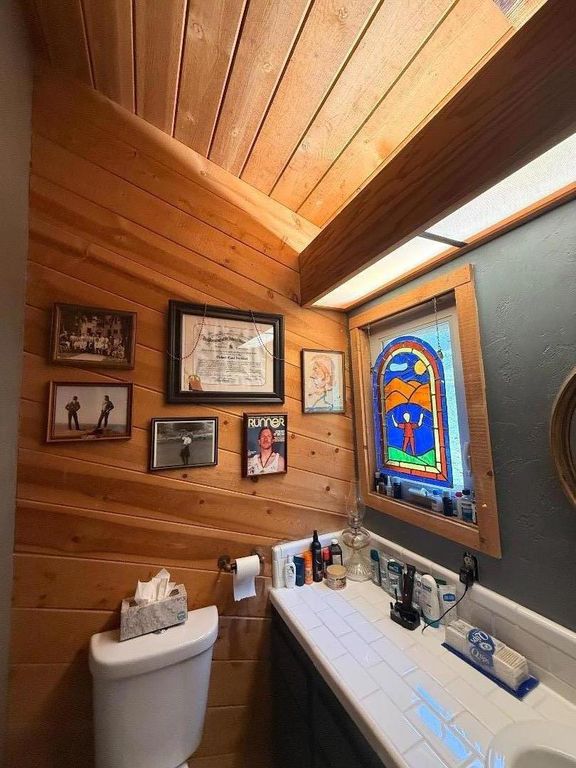 Image 13 of property listing at 419 Corral De Tierra Road, Salinas, CA 93908