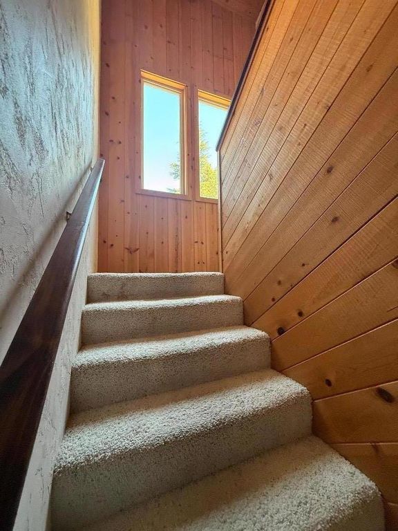 Image 17 of property listing at 419 Corral De Tierra Road, Salinas, CA 93908