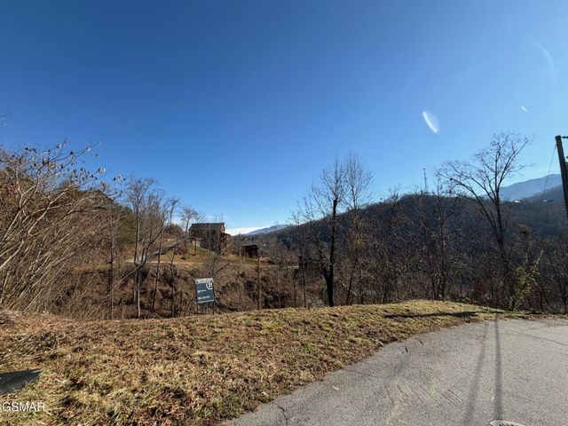 335 W Pinnacle Drive, Gatlinburg, TN 37738
