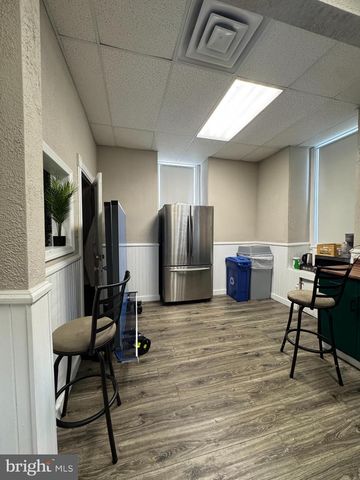 8 N BROADWAY, Pitman, NJ 08071