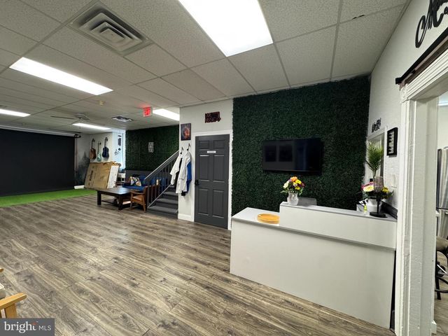 8 N BROADWAY, Pitman, NJ 08071