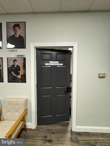 8 N BROADWAY, Pitman, NJ 08071