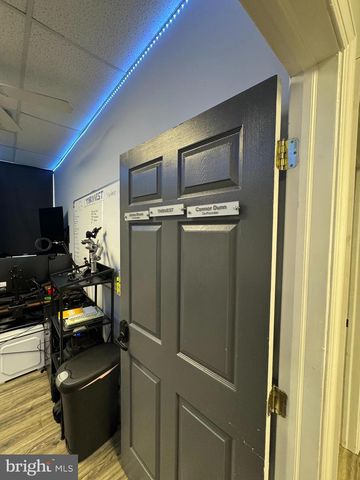 8 N BROADWAY, Pitman, NJ 08071