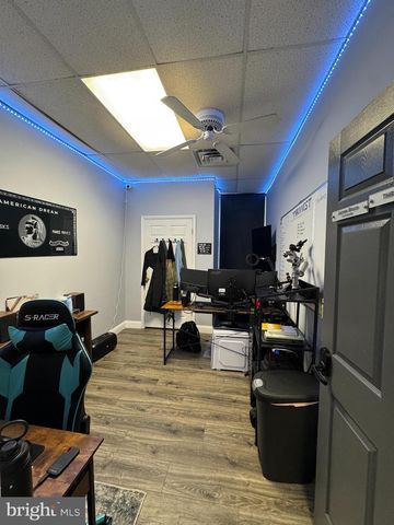 8 N BROADWAY, Pitman, NJ 08071
