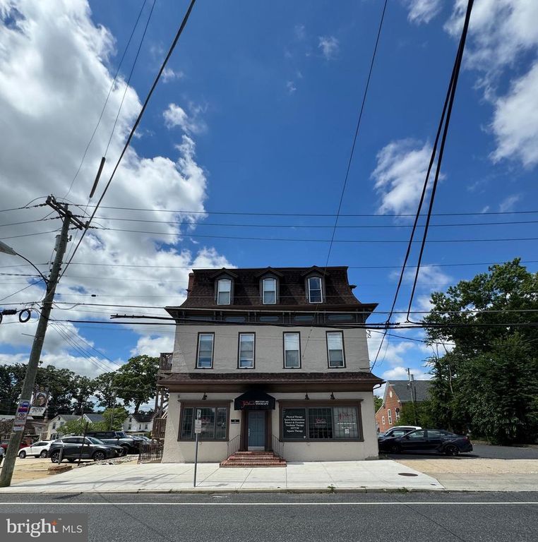 8 N BROADWAY, Pitman, NJ 08071