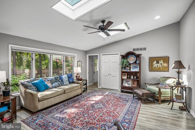 4 YORKSHIRE DR, Medford, NJ 08055