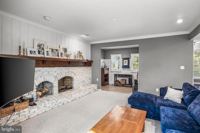 4 YORKSHIRE DR, Medford, NJ 08055