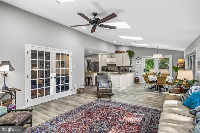 4 YORKSHIRE DR, Medford, NJ 08055