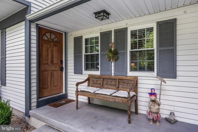 4 YORKSHIRE DR, Medford, NJ 08055
