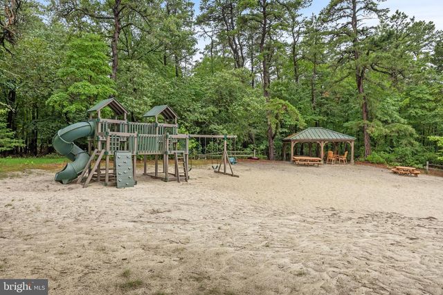 4 YORKSHIRE DR, Medford, NJ 08055