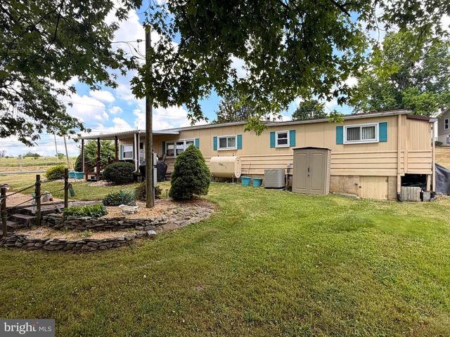 390 N CRAWFORD RD, Grantville, PA 17028