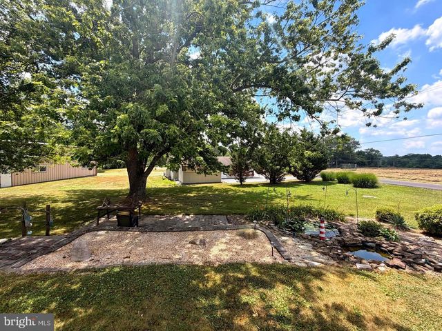 390 N CRAWFORD RD, Grantville, PA 17028