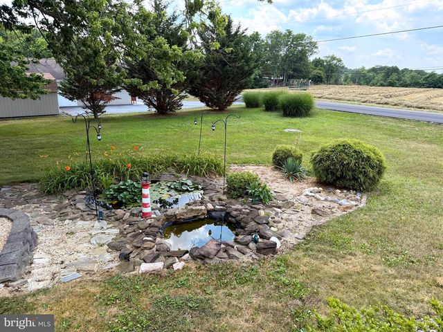390 N CRAWFORD RD, Grantville, PA 17028