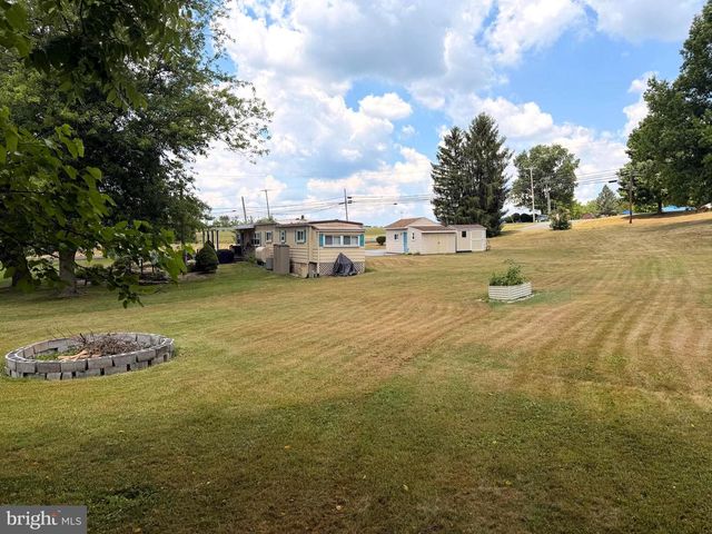 390 N CRAWFORD RD, Grantville, PA 17028