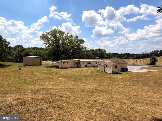 390 N CRAWFORD RD, Grantville, PA 17028
