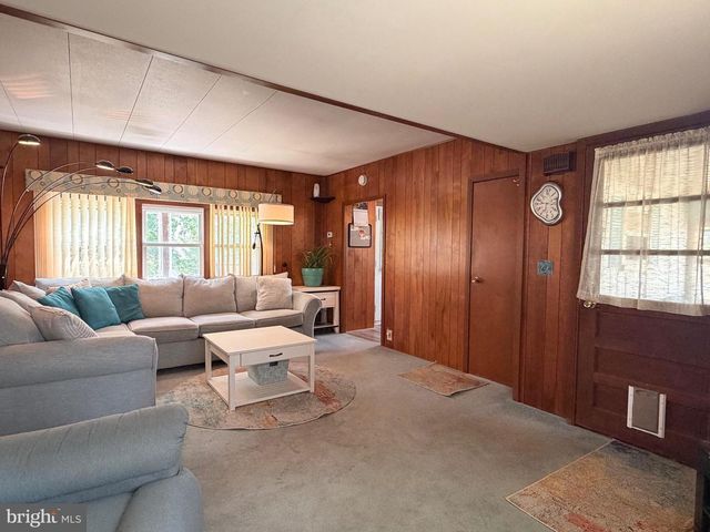 390 N CRAWFORD RD, Grantville, PA 17028