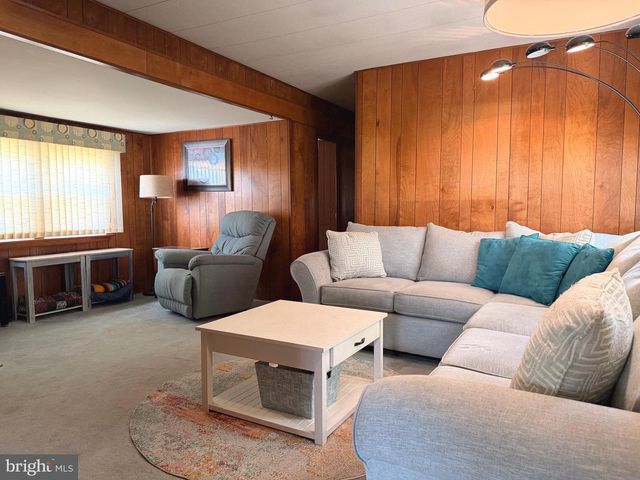 390 N CRAWFORD RD, Grantville, PA 17028