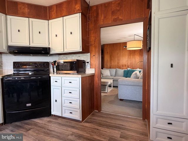 390 N CRAWFORD RD, Grantville, PA 17028