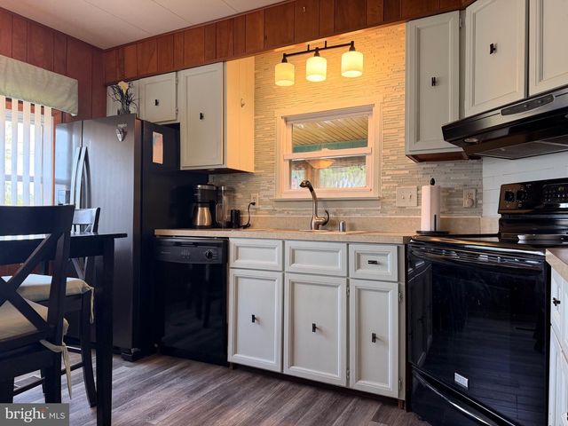 390 N CRAWFORD RD, Grantville, PA 17028