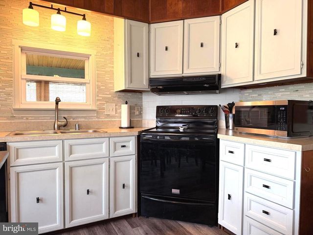 390 N CRAWFORD RD, Grantville, PA 17028