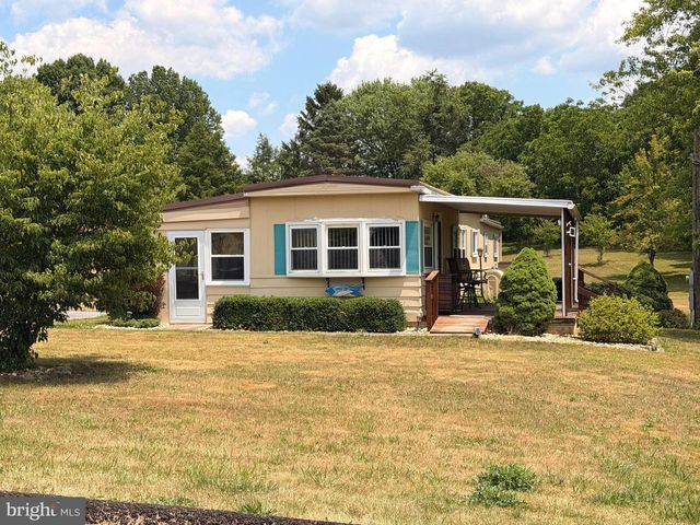 390 N CRAWFORD RD, Grantville, PA 17028
