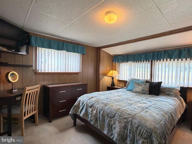 390 N CRAWFORD RD, Grantville, PA 17028