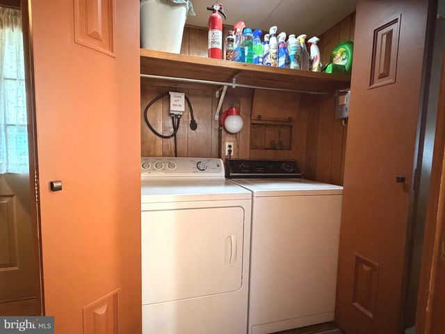390 N CRAWFORD RD, Grantville, PA 17028
