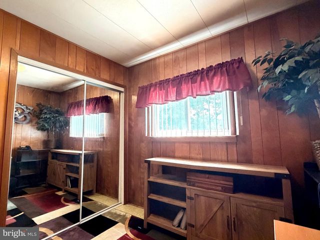 390 N CRAWFORD RD, Grantville, PA 17028