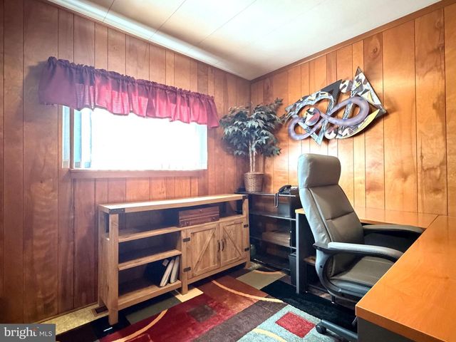 390 N CRAWFORD RD, Grantville, PA 17028