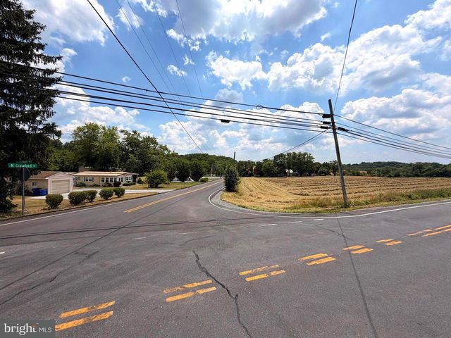 390 N CRAWFORD RD, Grantville, PA 17028