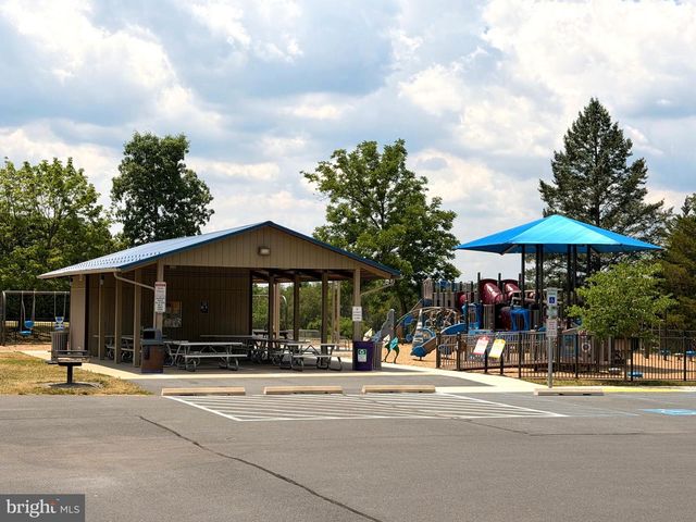 390 N CRAWFORD RD, Grantville, PA 17028