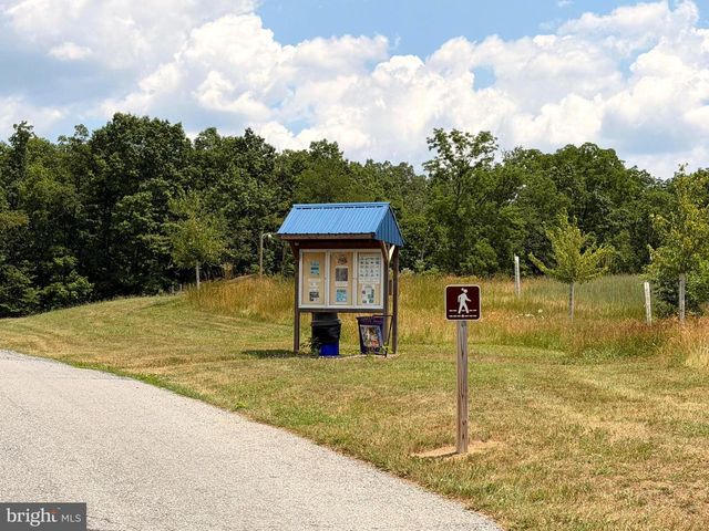 390 N CRAWFORD RD, Grantville, PA 17028