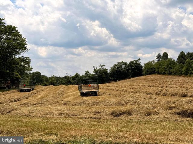 390 N CRAWFORD RD, Grantville, PA 17028