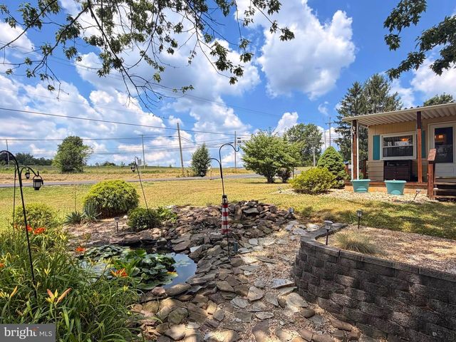 390 N CRAWFORD RD, Grantville, PA 17028